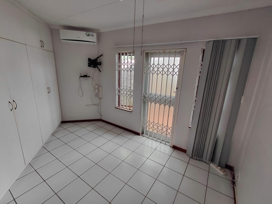 To Let 2 Bedroom Property for Rent in Glen Anil KwaZulu-Natal