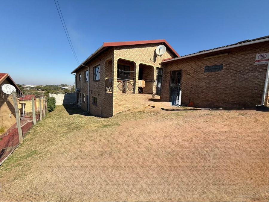 6 Bedroom Property for Sale in Moorton KwaZulu-Natal
