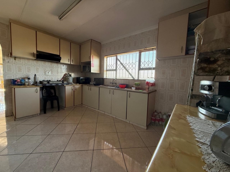 6 Bedroom Property for Sale in Moorton KwaZulu-Natal