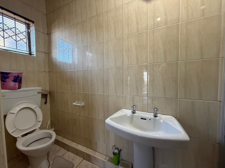 6 Bedroom Property for Sale in Moorton KwaZulu-Natal