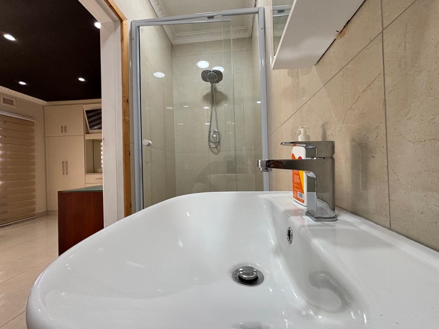 5 Bedroom Property for Sale in Isipingo Beach KwaZulu-Natal