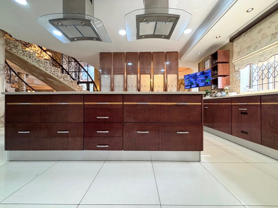 6 Bedroom Property for Sale in Reservoir Hills KwaZulu-Natal