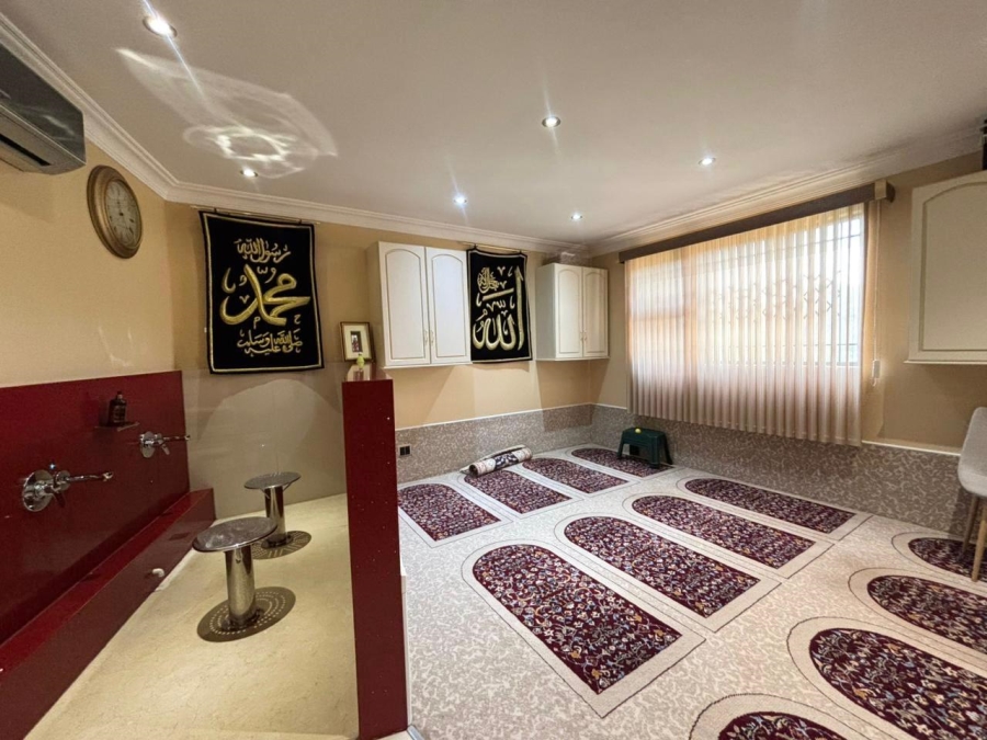 6 Bedroom Property for Sale in Reservoir Hills KwaZulu-Natal