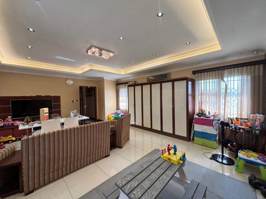 6 Bedroom Property for Sale in Reservoir Hills KwaZulu-Natal