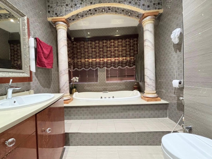 6 Bedroom Property for Sale in Reservoir Hills KwaZulu-Natal