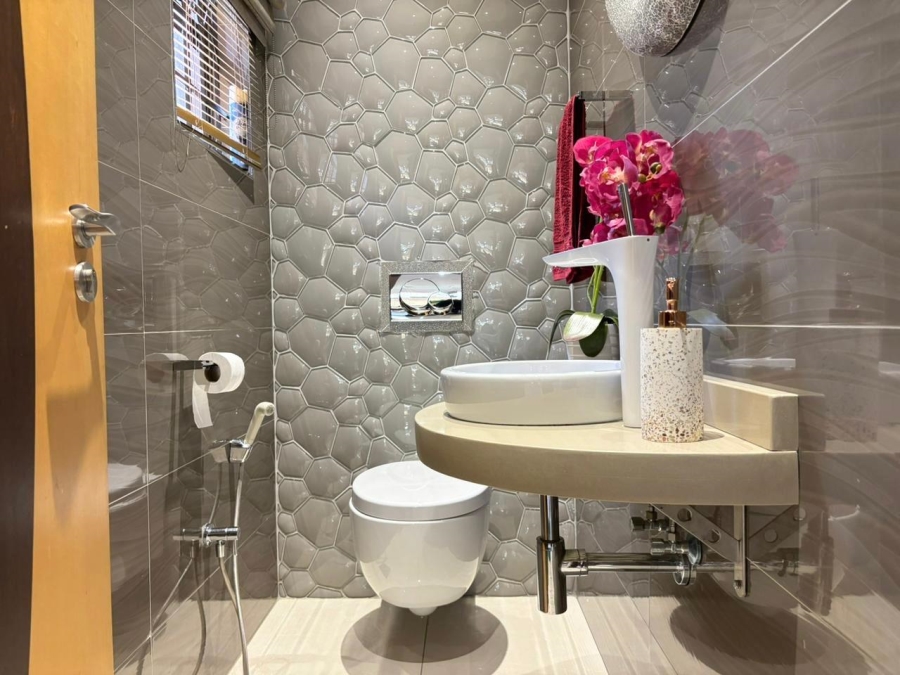 6 Bedroom Property for Sale in Reservoir Hills KwaZulu-Natal