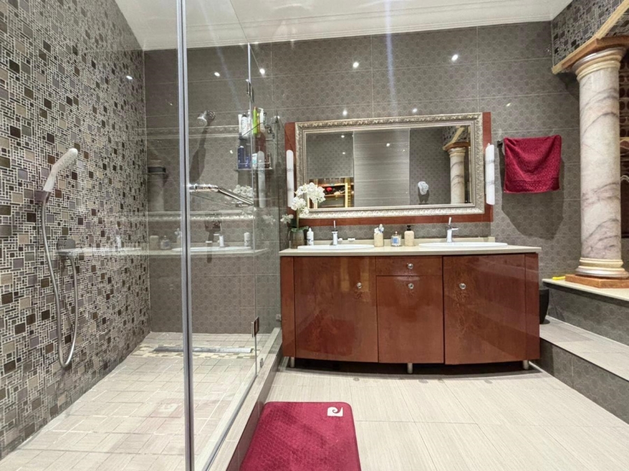 6 Bedroom Property for Sale in Reservoir Hills KwaZulu-Natal