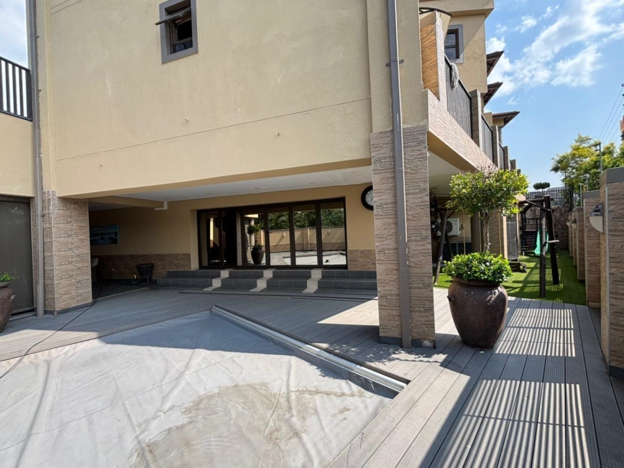 6 Bedroom Property for Sale in Reservoir Hills KwaZulu-Natal