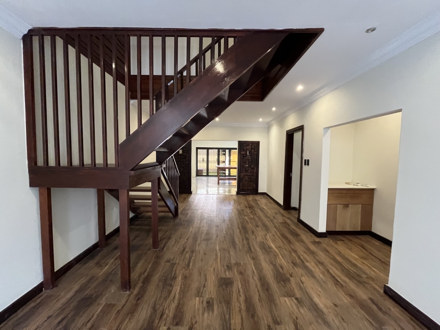 5 Bedroom Property for Sale in Grove End KwaZulu-Natal