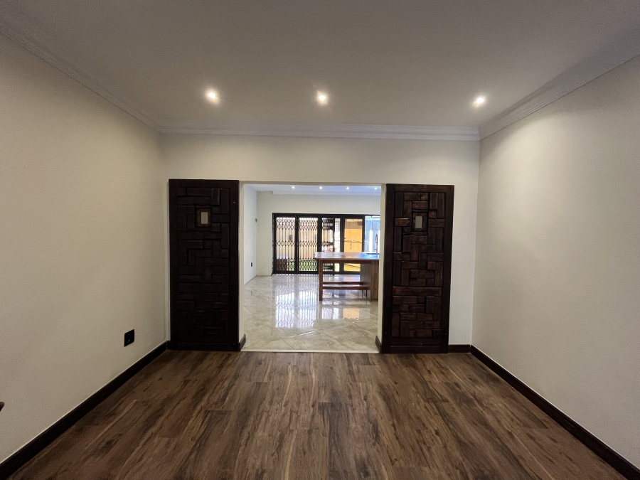 5 Bedroom Property for Sale in Grove End KwaZulu-Natal