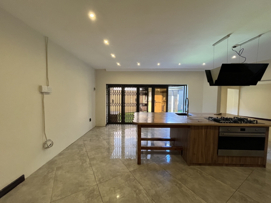 5 Bedroom Property for Sale in Grove End KwaZulu-Natal