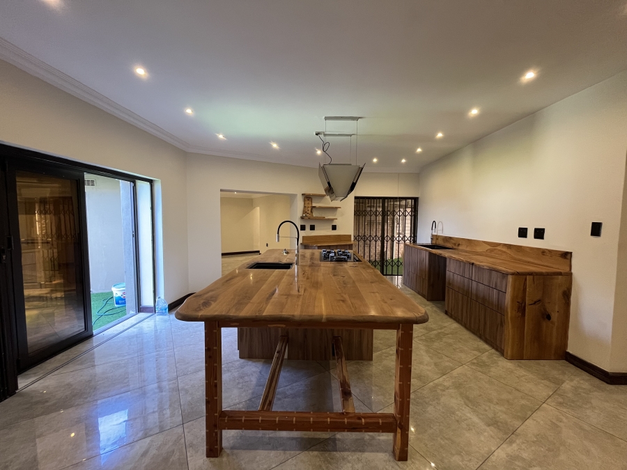 5 Bedroom Property for Sale in Grove End KwaZulu-Natal