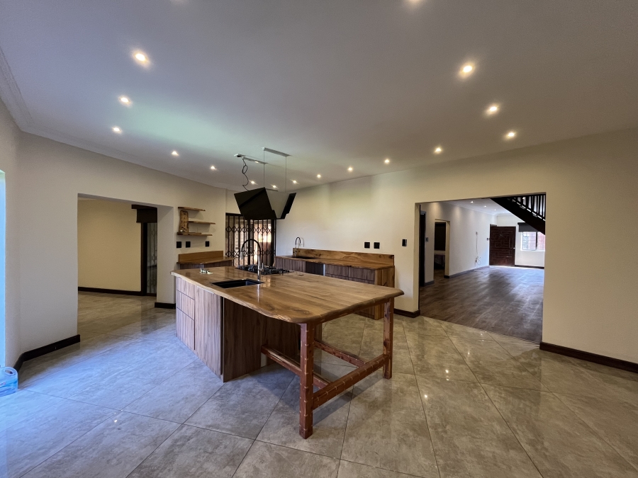 5 Bedroom Property for Sale in Grove End KwaZulu-Natal