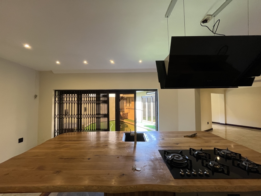 5 Bedroom Property for Sale in Grove End KwaZulu-Natal