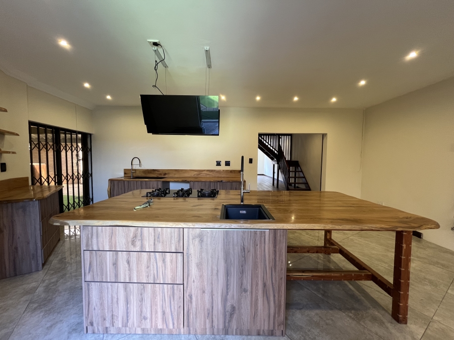 5 Bedroom Property for Sale in Grove End KwaZulu-Natal