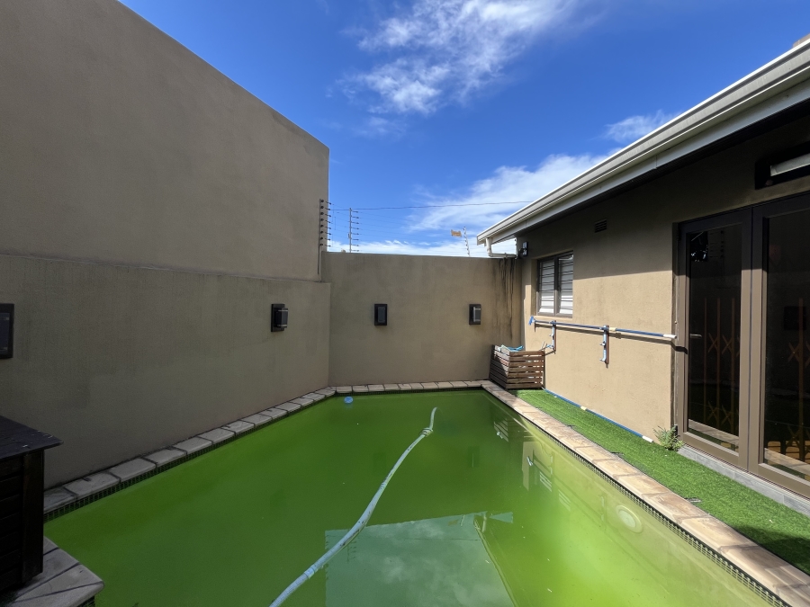 5 Bedroom Property for Sale in Grove End KwaZulu-Natal