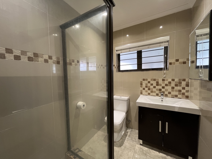 5 Bedroom Property for Sale in Grove End KwaZulu-Natal