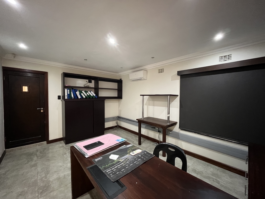 5 Bedroom Property for Sale in Grove End KwaZulu-Natal