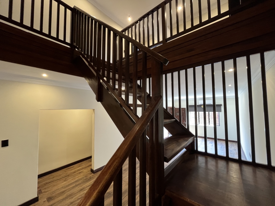 5 Bedroom Property for Sale in Grove End KwaZulu-Natal