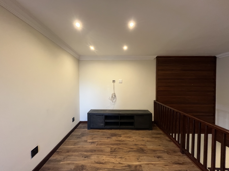 5 Bedroom Property for Sale in Grove End KwaZulu-Natal