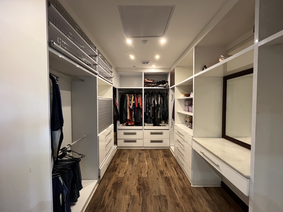 5 Bedroom Property for Sale in Grove End KwaZulu-Natal