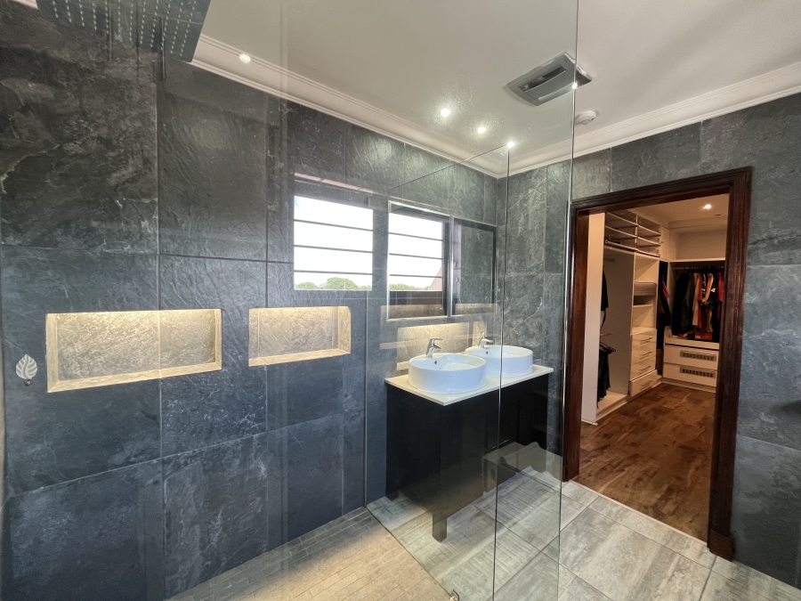 5 Bedroom Property for Sale in Grove End KwaZulu-Natal