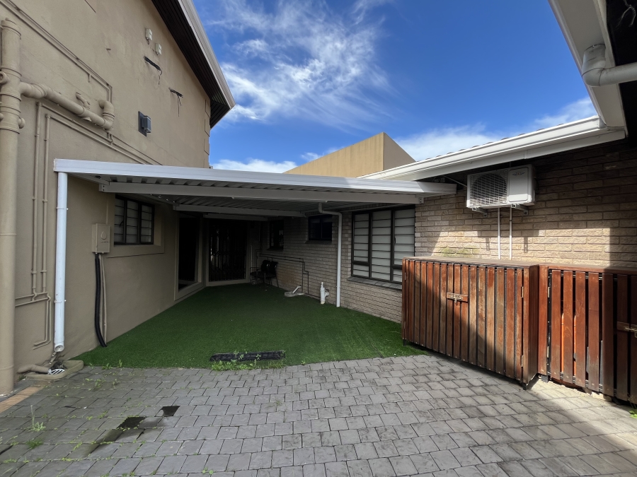 5 Bedroom Property for Sale in Grove End KwaZulu-Natal