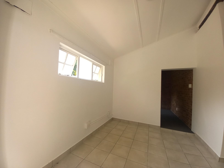 1 Bedroom Property for Sale in Kloof KwaZulu-Natal