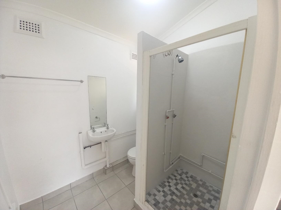 1 Bedroom Property for Sale in Kloof KwaZulu-Natal