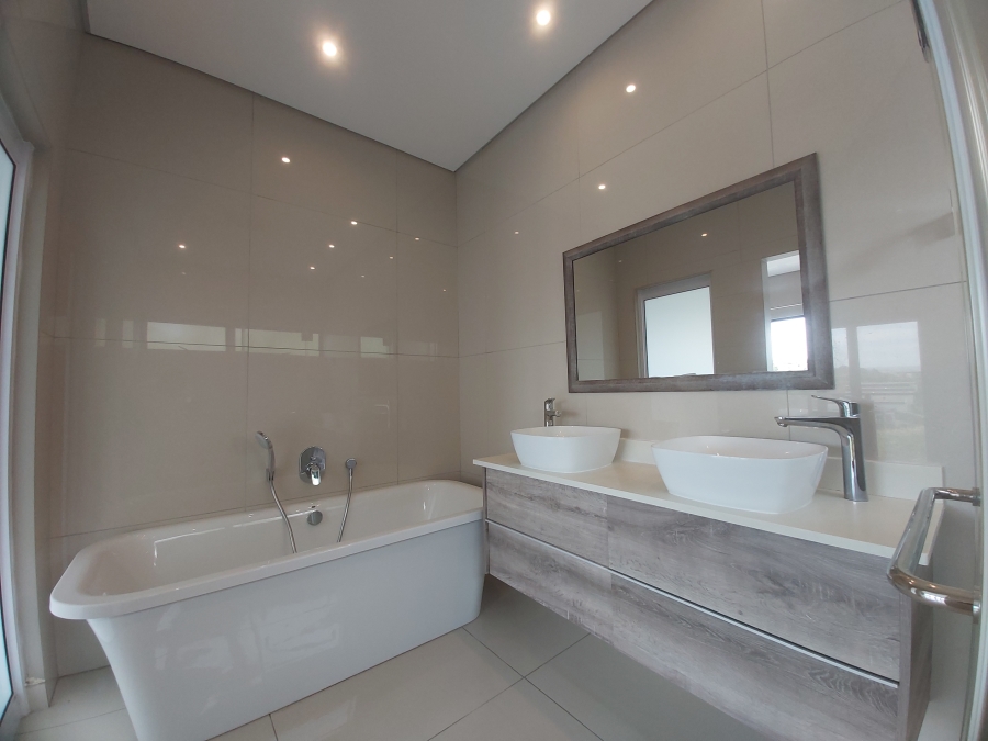 To Let 4 Bedroom Property for Rent in Palm Lakes Estate KwaZulu-Natal