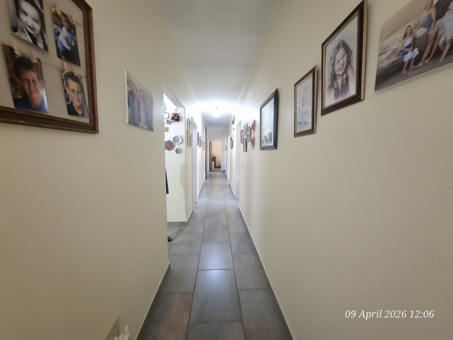 4 Bedroom Property for Sale in Huttenheights KwaZulu-Natal