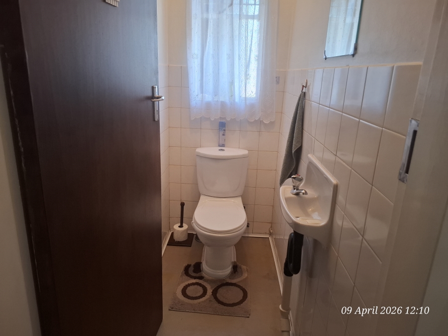 4 Bedroom Property for Sale in Huttenheights KwaZulu-Natal