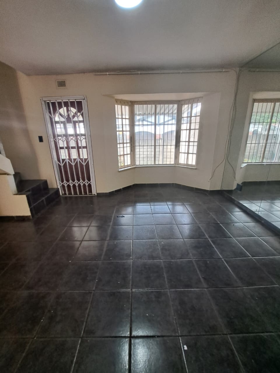2 Bedroom Property for Sale in Montclair KwaZulu-Natal