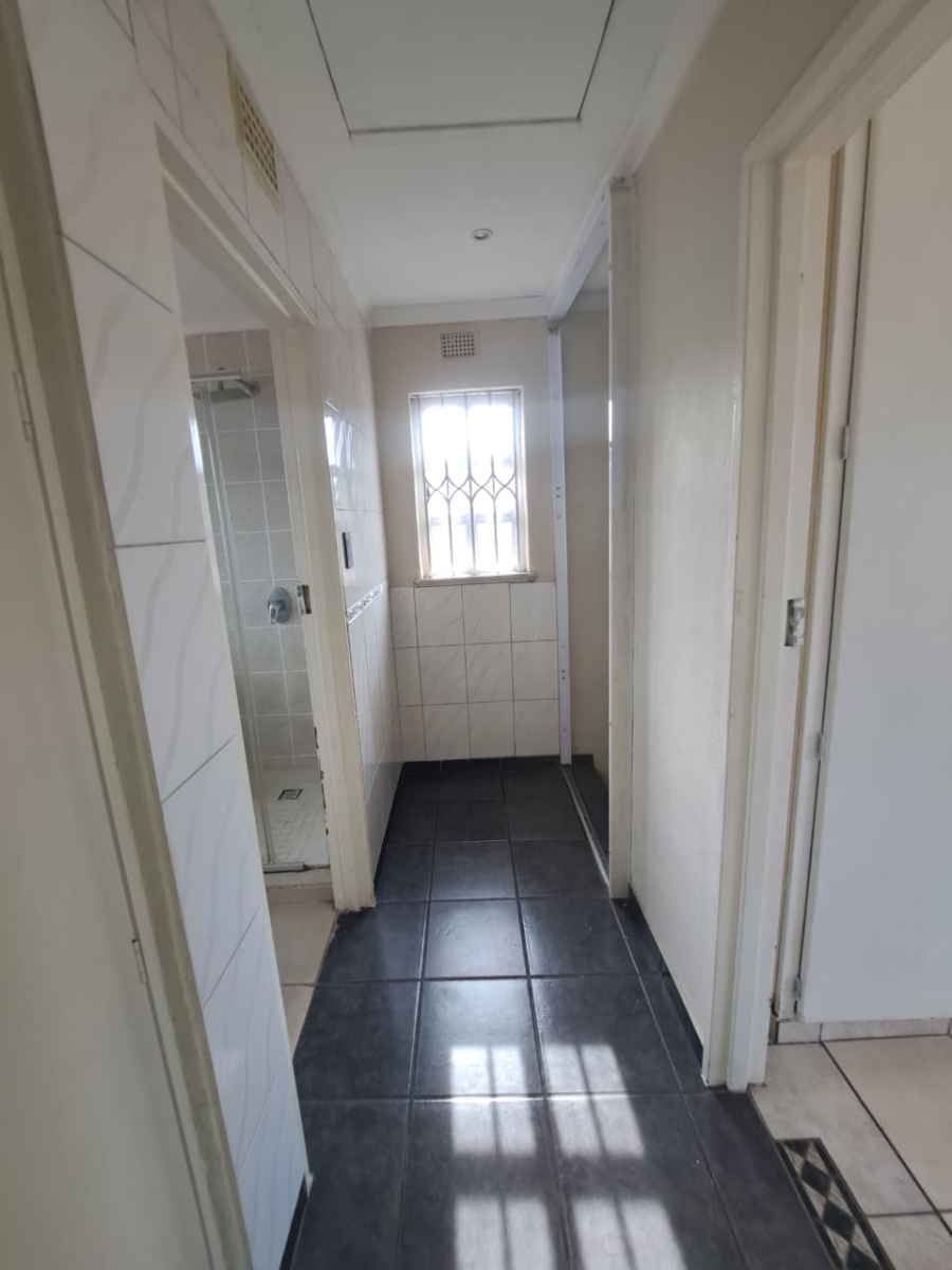 2 Bedroom Property for Sale in Montclair KwaZulu-Natal