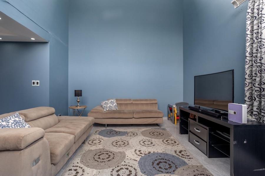 5 Bedroom Property for Sale in Reservoir Hills KwaZulu-Natal