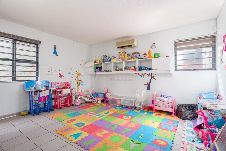 5 Bedroom Property for Sale in Reservoir Hills KwaZulu-Natal