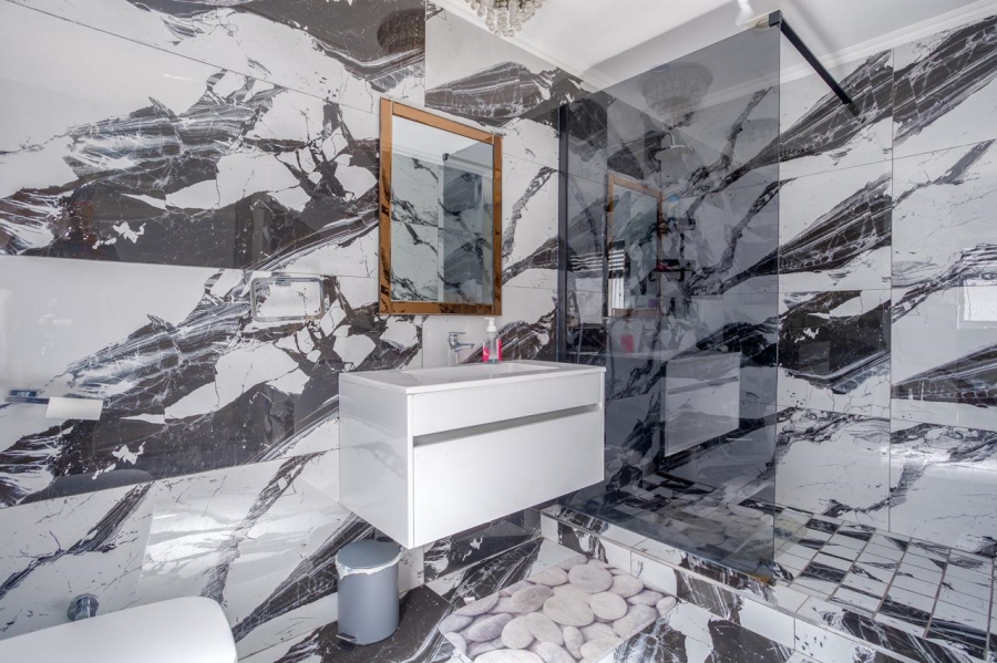 5 Bedroom Property for Sale in Reservoir Hills KwaZulu-Natal