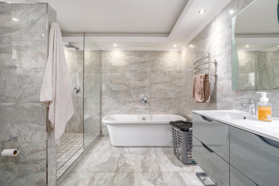 5 Bedroom Property for Sale in Reservoir Hills KwaZulu-Natal