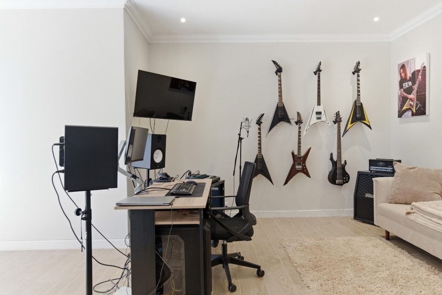 6 Bedroom Property for Sale in Alverstone KwaZulu-Natal