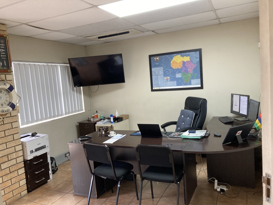 To Let Commercial Property for Rent in Mahogany Ridge KwaZulu-Natal