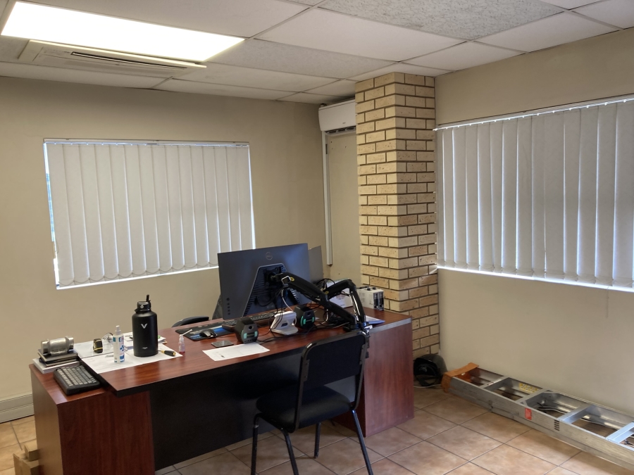 To Let Commercial Property for Rent in Mahogany Ridge KwaZulu-Natal