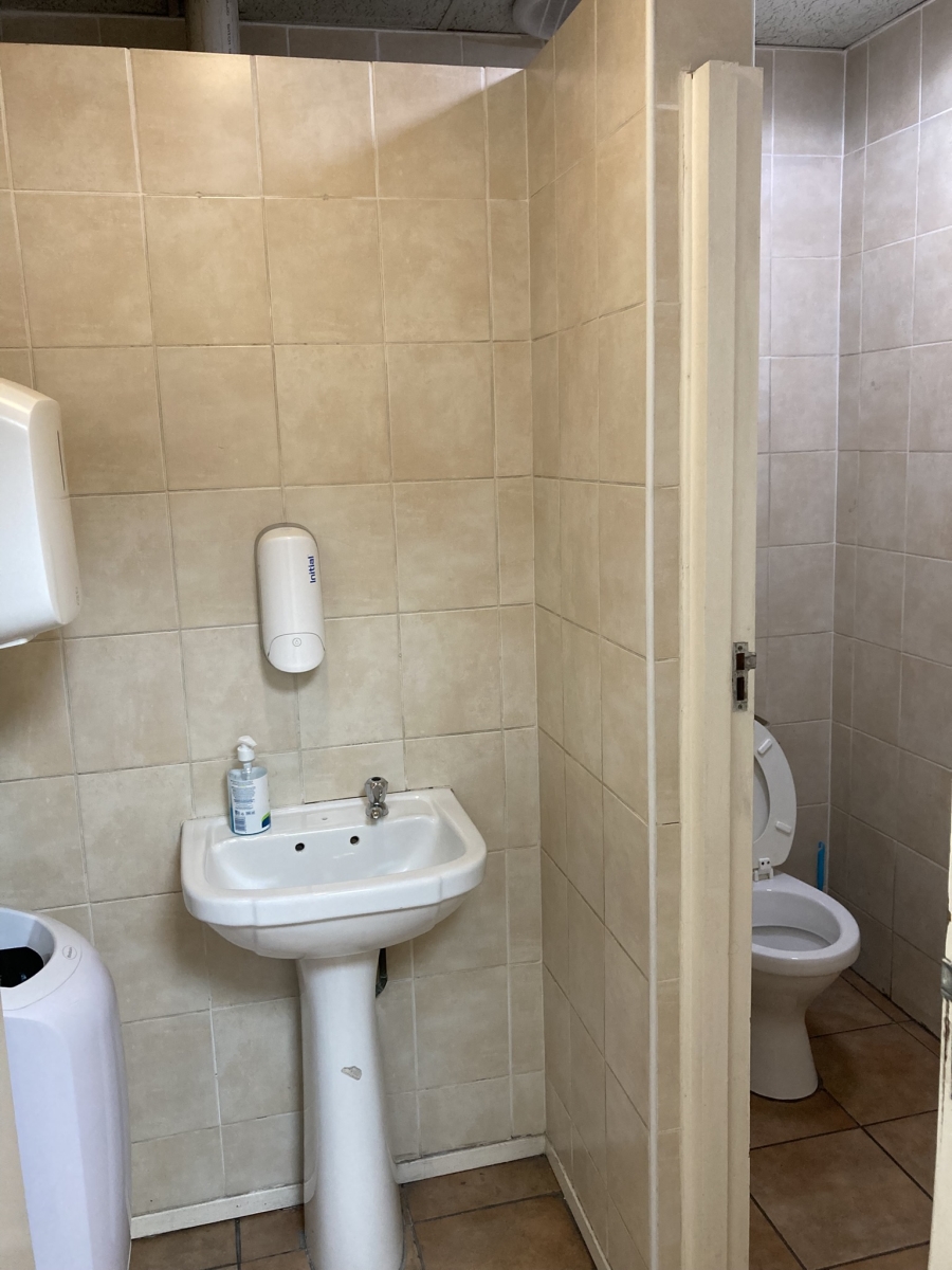 To Let Commercial Property for Rent in Mahogany Ridge KwaZulu-Natal