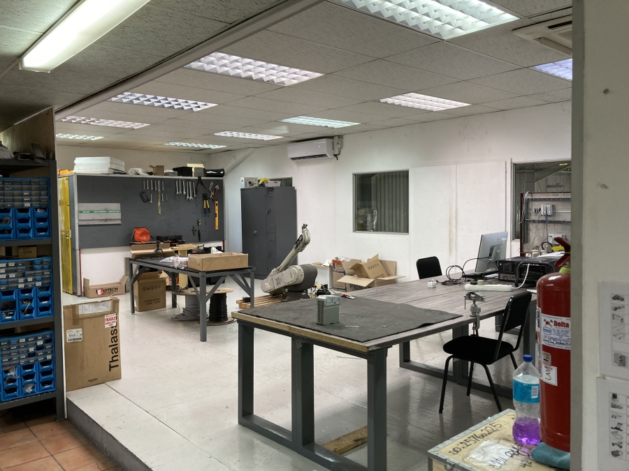 To Let Commercial Property for Rent in Mahogany Ridge KwaZulu-Natal