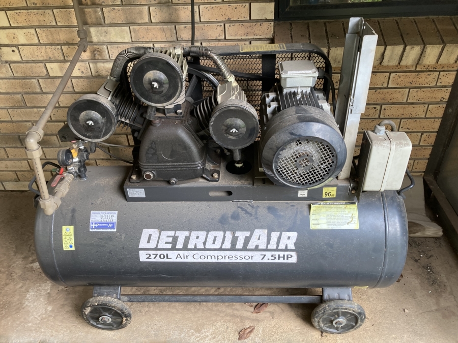 To Let Commercial Property for Rent in Mahogany Ridge KwaZulu-Natal