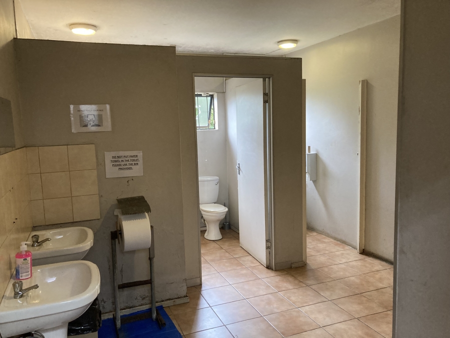 To Let Commercial Property for Rent in Mahogany Ridge KwaZulu-Natal