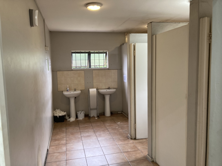 To Let Commercial Property for Rent in Mahogany Ridge KwaZulu-Natal