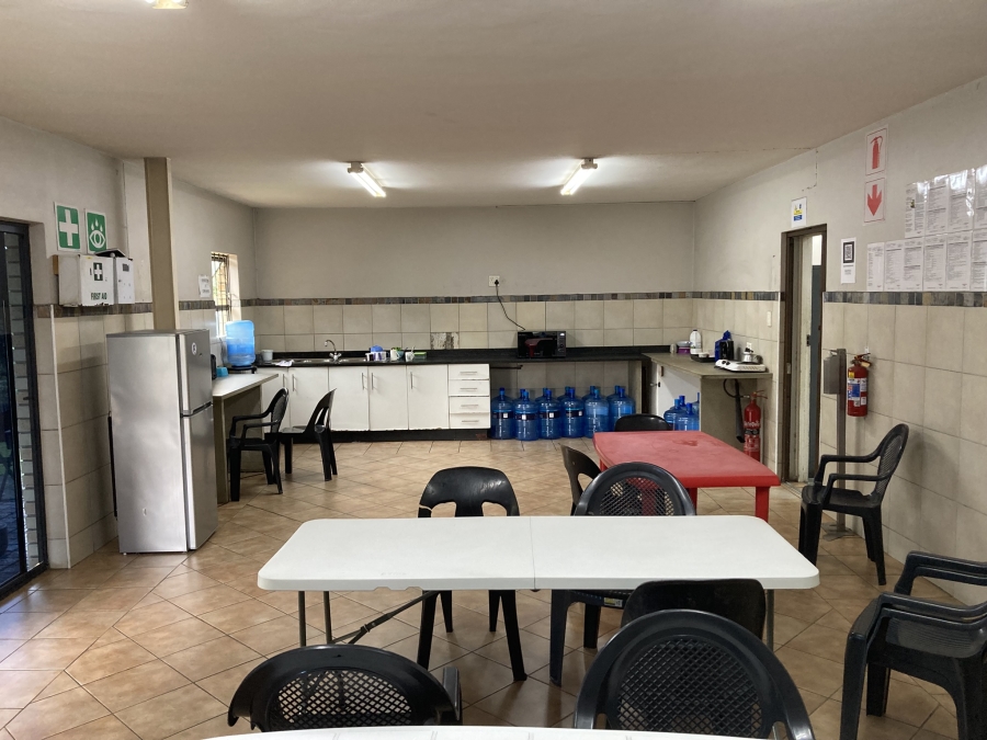 To Let Commercial Property for Rent in Mahogany Ridge KwaZulu-Natal