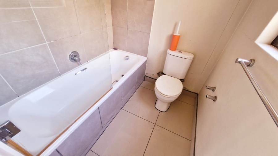 1 Bedroom Property for Sale in Sherwood KwaZulu-Natal