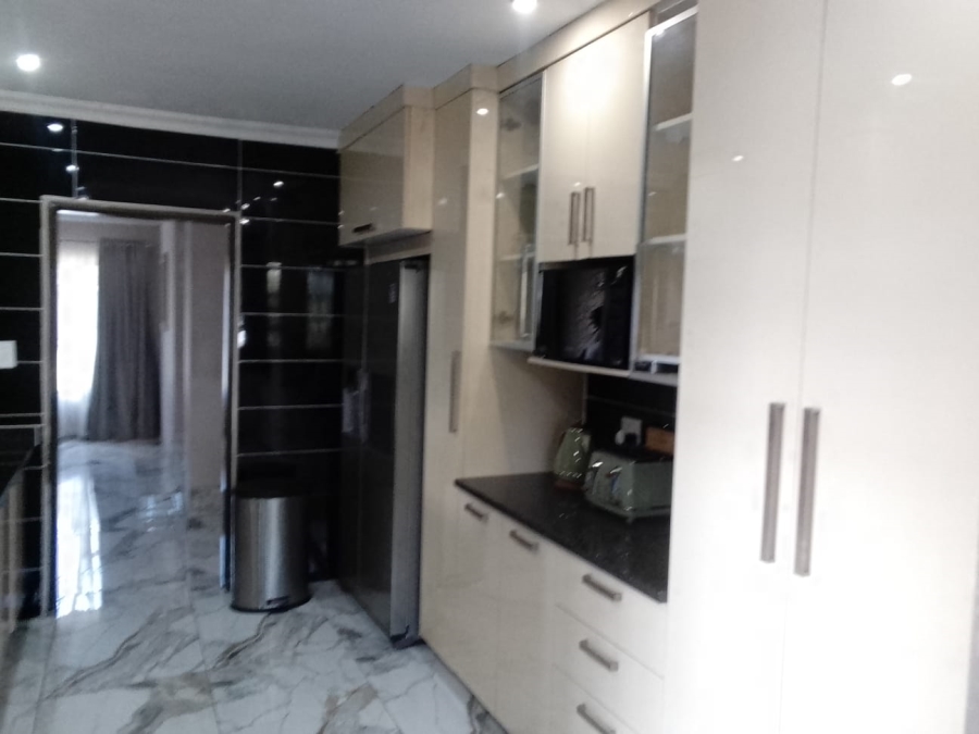 4 Bedroom Property for Sale in Aviary Hill KwaZulu-Natal