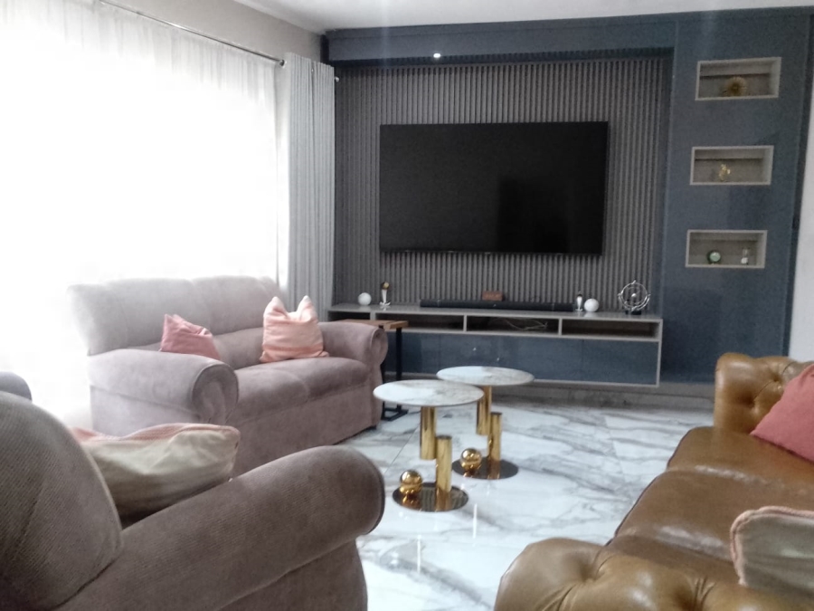 4 Bedroom Property for Sale in Aviary Hill KwaZulu-Natal